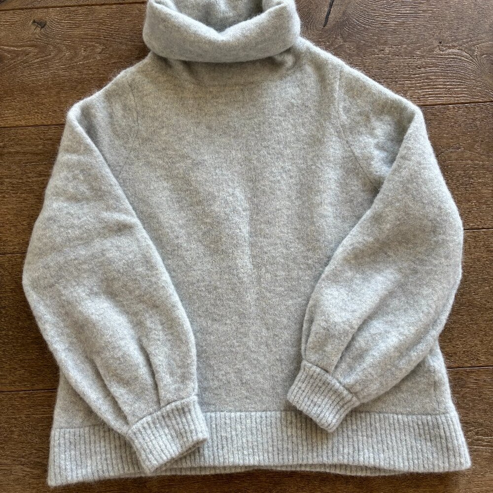 The Group Babaton Adichie Sweater